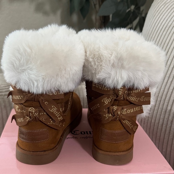 Juicy Couture Brown Boots with White Fur Trim - Picture 2 of 5